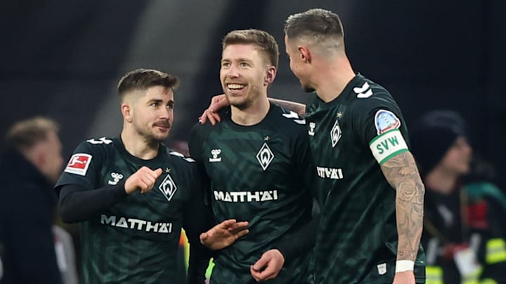 Mitchell Weiser (mi.) mit Schmid und Friedl