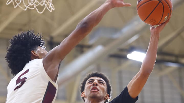 Dec 2, 2023; Scottsdale, AZ, USA; Sierra Canyon guard Justin Pippen (1) against Desert Mountain
