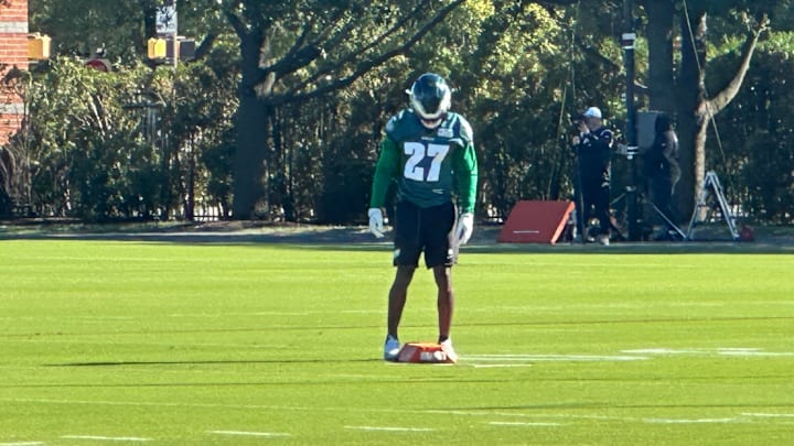 Quinyon Mitchell prepares for a drill at Eagles practice on Oct. 16, 2025. Quinyon Mitchell prepares for a drill at Eagles practice on Oct. 16, 2025.