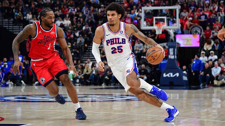 Feb 2, 2026; Inglewood, California, USA; Philadelphia 76ers forward Dominick Barlow (25) moves to the basket against Kawhi Leonard. Mandatory Credit: Gary A. Vasquez-Imagn Images Feb 2, 2026; Inglewood, California, USA; Philadelphia 76ers forward Dominick Barlow (25) moves to the basket against Kawhi Leonard. Mandatory Credit: Gary A. Vasquez-Imagn Images