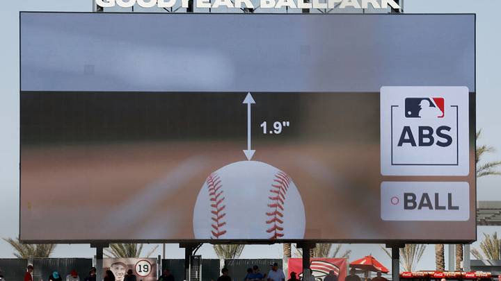 La MLB implementará el sistema de desafío ABS en la temporada regular por primera vez en 2026. La MLB implementará el sistema de desafío ABS en la temporada regular por primera vez en 2026.