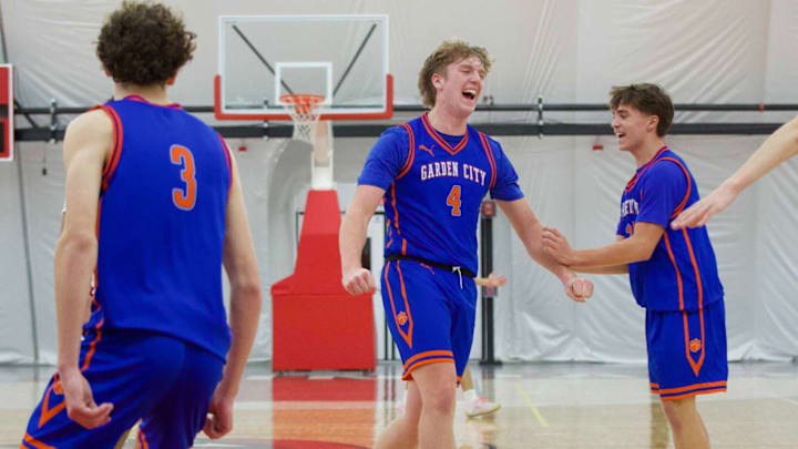 Garden City travels to take on Crestwood at 7:00 p.m on Friday night.