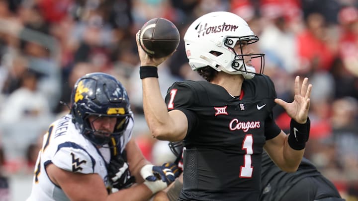Houston Cougars quarterback Conner Weigman drops back to pass against the West Virginia Mountaineers in the first half at TDECU Stadium