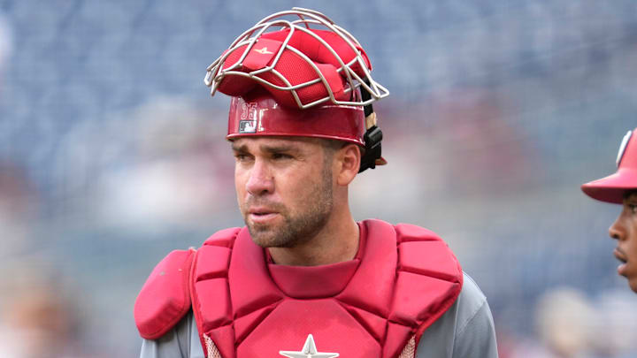Reds News: Jesse Winker's free agency ends, Cincy re-signs pair of 2024  backups
