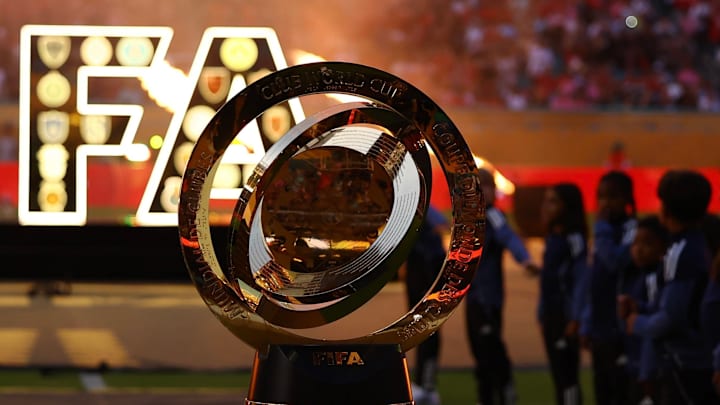 El trofeo espera a su primer dueño