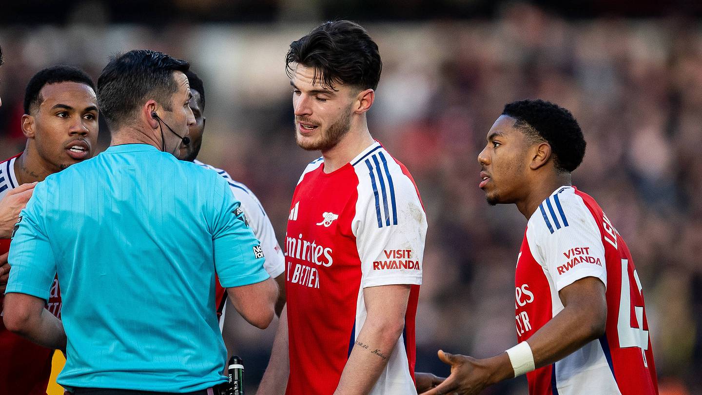 Arsenal Fans Outraged by Myles Lewis-Skelly's Controversial Red Card vs ...