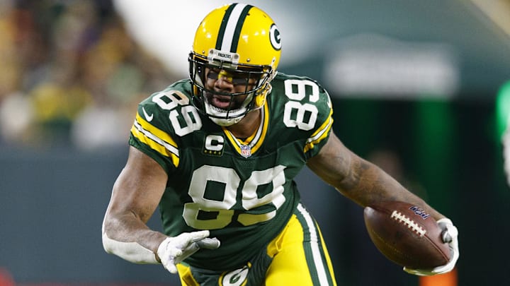 Nov 28, 2021; Green Bay, Wisconsin, USA; Green Bay Packers tight end Marcedes Lewis (89) rushes with the football during the third quarter against the Los Angeles Rams at Lambeau Field. Mandatory Credit: Jeff Hanisch-Imagn Images Nov 28, 2021; Green Bay, Wisconsin, USA; Green Bay Packers tight end Marcedes Lewis (89) rushes with the football during the third quarter against the Los Angeles Rams at Lambeau Field. Mandatory Credit: Jeff Hanisch-Imagn Images