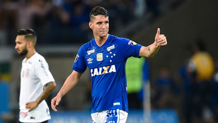 Com passagem pelo Cruzeiro, Thiago Neves quase assinou com o Atlético-MG