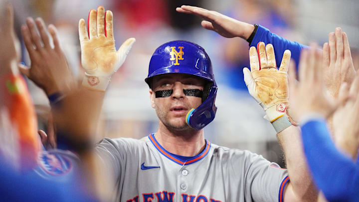 Sep 27, 2025; Miami, Florida, USA; New York Mets first baseman Pete Alonso (20) celebrates his solo home run against the Miami Marlins in the third inning at loanDepot Park. Mandatory Credit: Jim Rassol-Imagn Images Sep 27, 2025; Miami, Florida, USA; New York Mets first baseman Pete Alonso (20) celebrates his solo home run against the Miami Marlins in the third inning at loanDepot Park. Mandatory Credit: Jim Rassol-Imagn Images