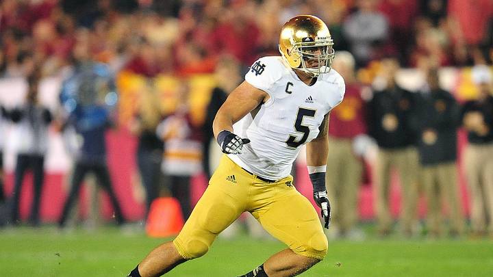 November 24, 2012; Los Angeles, CA, USA; Notre Dame Fighting Irish linebacker Manti Te'o (5) defends against the Southern California Trojans during the second half at the Los Angeles Memorial Coliseum. November 24, 2012; Los Angeles, CA, USA; Notre Dame Fighting Irish linebacker Manti Te'o (5) defends against the Southern California Trojans during the second half at the Los Angeles Memorial Coliseum.