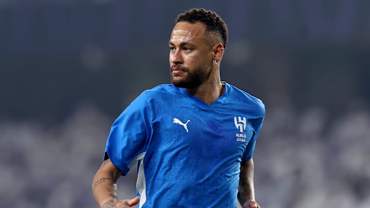 Neymar entra em campo pelo Al-Hilal nesta segunda-feira, 4
