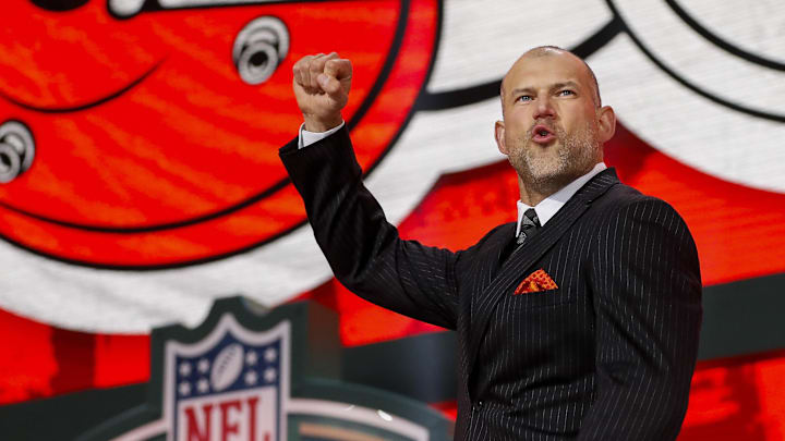 Apr 25, 2025; Green Bay, WI, USA; Hall of Fame former Cleveland Browns tackle Joe Thomas pumps his fist as he walks on stage to announce the Browns’ second round pick during the 2025 NFL Draft at Lambeau Field. Mandatory Credit: Tork Mason/USA Today Network via Imagn Images