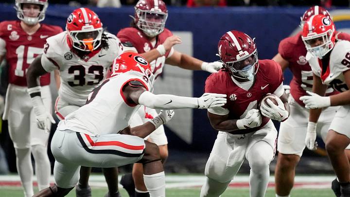 Dec 6, 2025; Atlanta, GA, USA; Georgia linebacker Chris Cole (9) makes a tackle on Alabama running back Daniel Hill (4) at Mercedes-Benz Stadium. Mandatory Credit: Gary Cosby Jr.-Tuscaloosa News Dec 6, 2025; Atlanta, GA, USA; Georgia linebacker Chris Cole (9) makes a tackle on Alabama running back Daniel Hill (4) at Mercedes-Benz Stadium. Mandatory Credit: Gary Cosby Jr.-Tuscaloosa News