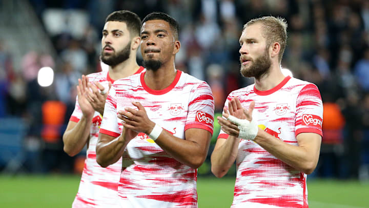 Benjamin Henrichs (Mitte) kommt kaum zum Zug