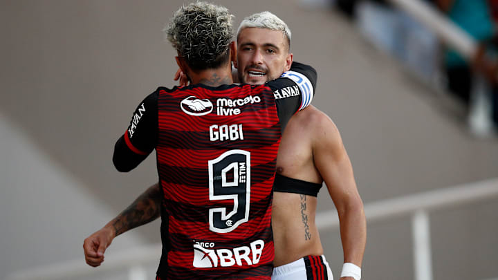Gabigol e Arrascaeta balançaram as redes neste final de semana