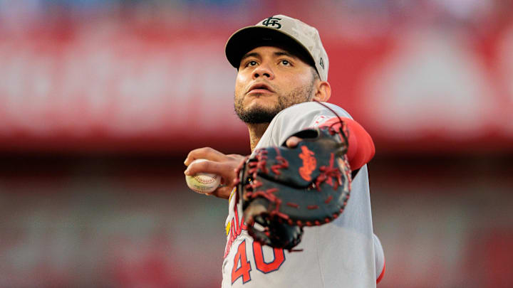 May 17, 2025; Kansas City, Missouri, USA; St. Louis Cardinals first base Willson Contreras (40) throws the ball during the seventh inning against the Kansas City Royals at Kauffman Stadium. Mandatory Credit: William Purnell-Imagn Images