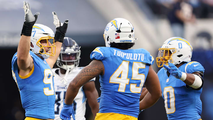 Tennessee Titans v Los Angeles Chargers