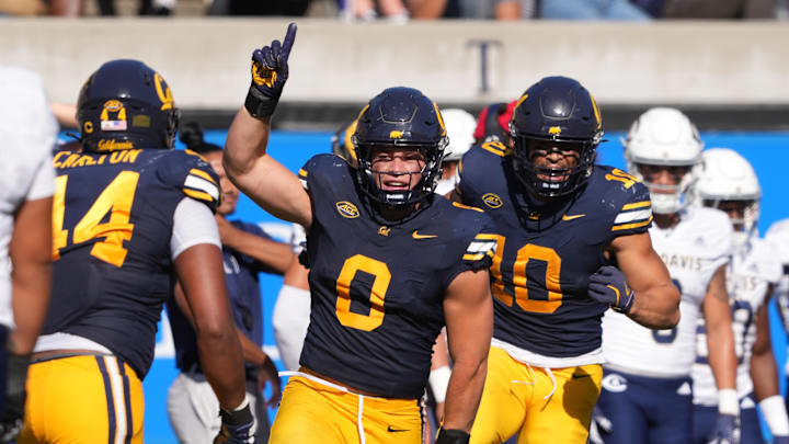 Cal  linebacker Cade Uluave (0) 