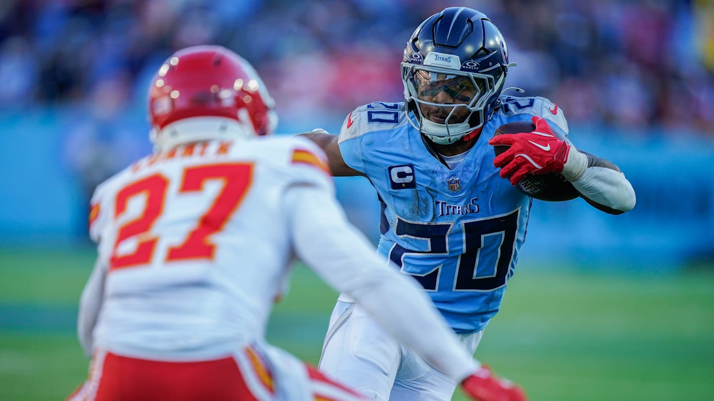 Veteran RB Remains an Outlier on Titans' Roster