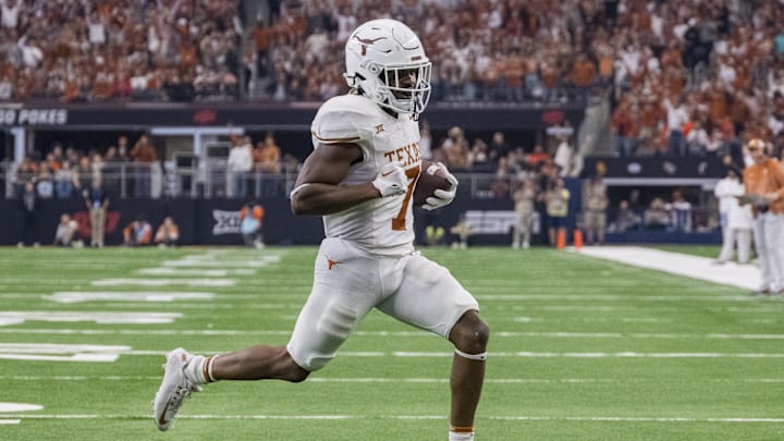 Dec 2, 2023; Arlington, TX, USA; Texas Longhorns running back Keilan Robinson (7) in action during the game between the Texas Longhorns and the Oklahoma State Cowboys at AT&T Stadium. Mandatory Credit: Jerome Miron-Imagn Images