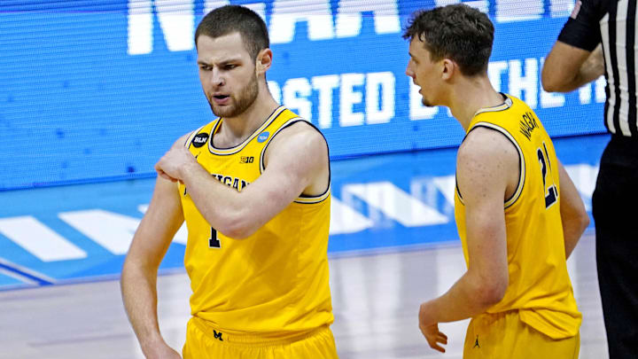 Hunter Dickinson is set to be one of the top players in the country this college basketball season.