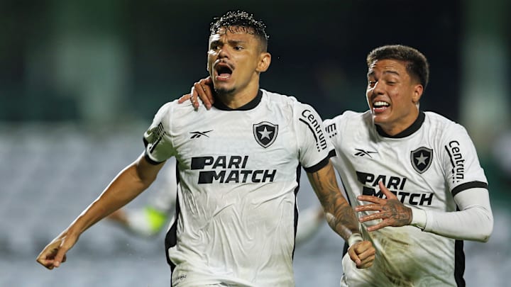 Botafogo, de Tiquinho Soares, estreia no Carioca nesta quarta