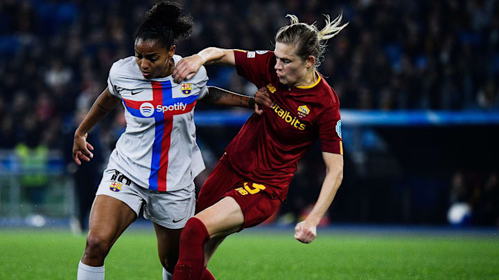 Geyse é uma das brasileiras que entraram em campo; jogo teve recorde de público no futebol feminino