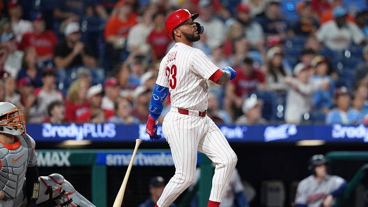 Sep 8, 2026; Philadelphia, Pennsylvania, USA; Philadelphia Phillies infielder Edmundo Sosa (33) hits an RBI double against the Houston Astros in the ninth inning at Citizens Bank Park. Mandatory Credit: Kyle Ross-Imagn Images Sep 8, 2026; Philadelphia, Pennsylvania, USA; Philadelphia Phillies infielder Edmundo Sosa (33) hits an RBI double against the Houston Astros in the ninth inning at Citizens Bank Park. Mandatory Credit: Kyle Ross-Imagn Images