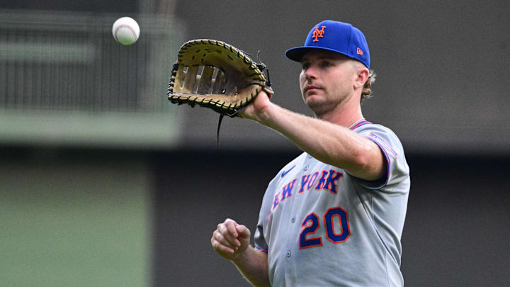 Aug 8, 2025; Milwaukee, Wisconsin, USA; New York Mets first baseman Pete Alonso (20) gets ready to play against the Milwaukee Brewers at American Family Field. Mandatory Credit: Benny Sieu-Imagn Images Aug 8, 2025; Milwaukee, Wisconsin, USA; New York Mets first baseman Pete Alonso (20) gets ready to play against the Milwaukee Brewers at American Family Field. Mandatory Credit: Benny Sieu-Imagn Images