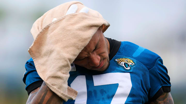 Jacksonville Jaguars tight end Evan Engram (17) wipes sweat during a combined NFL football training camp session between the Tampa Bay Buccaneers and Jacksonville Jaguars Thursday, Aug. 15, 2024 at EverBank Stadium’s Miller Electric Center in Jacksonville, Fla. 