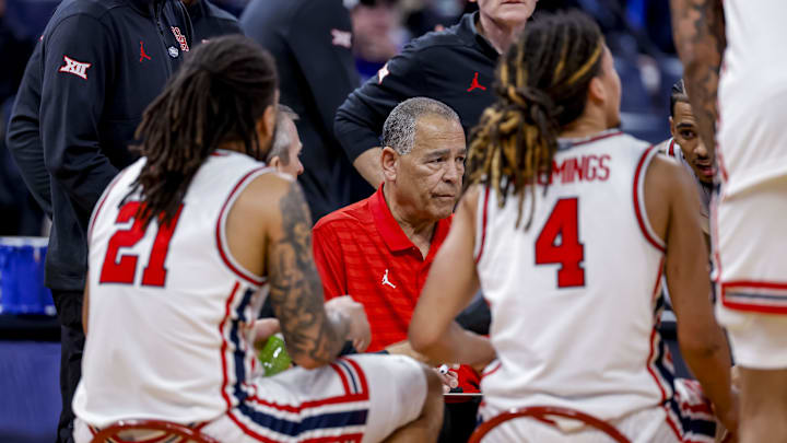 Mar 19, 2026; Oklahoma City, OK, USA; Houston Cougars coach Kelvin Sampson during a first round game of the men's 2026 NCAA Tournament at Paycom Center. Mandatory Credit: Alonzo Adams-Imagn Images Mar 19, 2026; Oklahoma City, OK, USA; Houston Cougars coach Kelvin Sampson during a first round game of the men's 2026 NCAA Tournament at Paycom Center. Mandatory Credit: Alonzo Adams-Imagn Images
