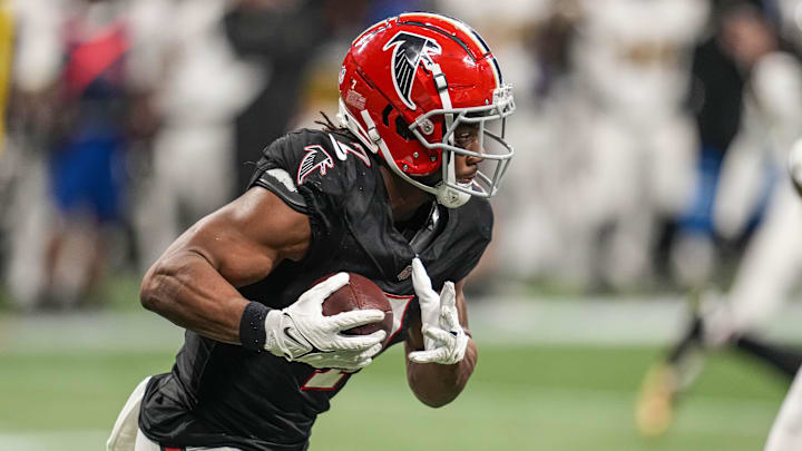 Nov 26, 2023; Atlanta, Georgia, USA; Atlanta Falcons running back Bijan Robinson (7) runs with the