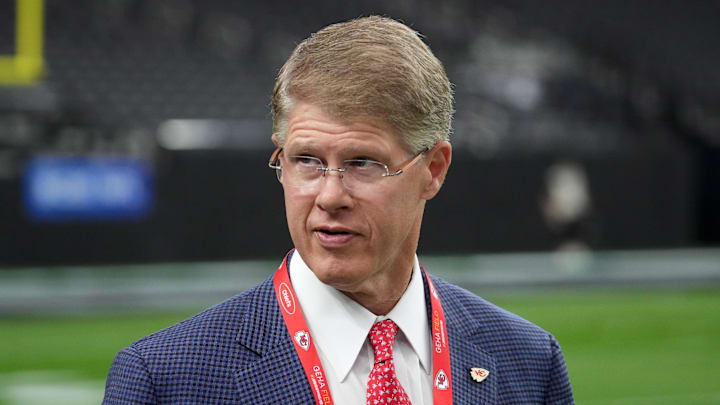 Jan 4, 2026; Paradise, Nevada, USA; Kansas City Chiefs owner Clark Hunt arrives before the game against the Las Vegas Raiders at Allegiant Stadium. Mandatory Credit: Kirby Lee-Imagn Images Jan 4, 2026; Paradise, Nevada, USA; Kansas City Chiefs owner Clark Hunt arrives before the game against the Las Vegas Raiders at Allegiant Stadium. Mandatory Credit: Kirby Lee-Imagn Images