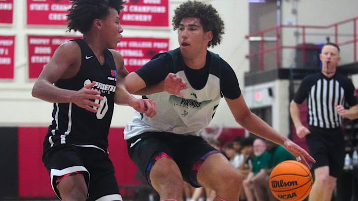 Sunnyslope forward Darius Wabbington (21) drives against St. Mary’s guard Noah Ondoua (10) during the boys PrimeTime basketball championship in Phoenix, on June 14, 2025.