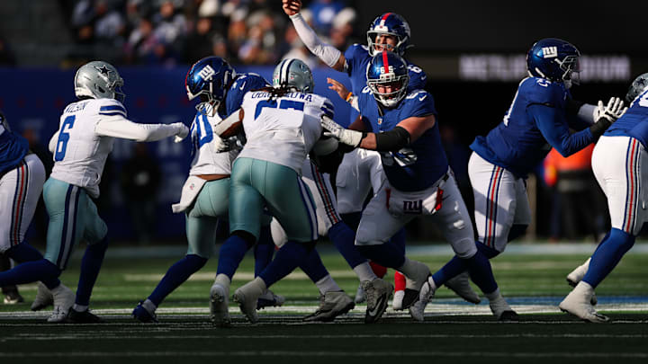 Jan 4, 2026; East Rutherford, New Jersey, USA; New York Giants quarterback Jaxson Dart (6) throws a pass during the second quarter against the Dallas Cowboys at MetLife Stadium.  
