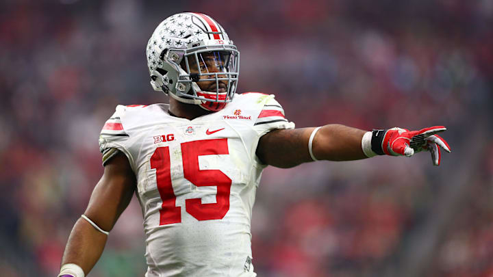 Jan 1, 2016; Glendale, AZ, USA; Ohio State Buckeyes running back Ezekiel Elliott against the Notre Dame Fighting Irish during the 2016 Fiesta Bowl at University of Phoenix Stadium. The Buckeyes defeated the Fighting Irish 44-28. Jan 1, 2016; Glendale, AZ, USA; Ohio State Buckeyes running back Ezekiel Elliott against the Notre Dame Fighting Irish during the 2016 Fiesta Bowl at University of Phoenix Stadium. The Buckeyes defeated the Fighting Irish 44-28.