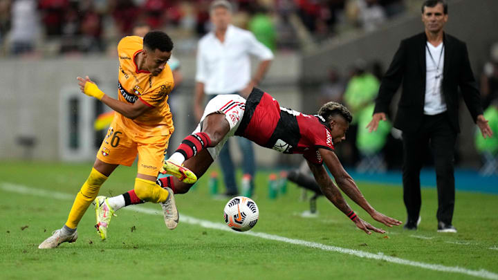 Bruno Henrique, Byron Castillo