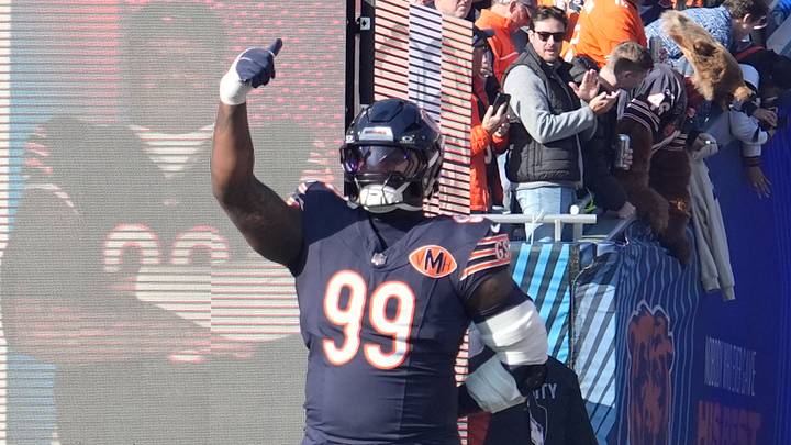 Chicago Bears DT Gervon Dexter Sr. takes the field before a game at Soldier Field. Mandatory Credit: David Banks-Imagn Images Chicago Bears DT Gervon Dexter Sr. takes the field before a game at Soldier Field. Mandatory Credit: David Banks-Imagn Images