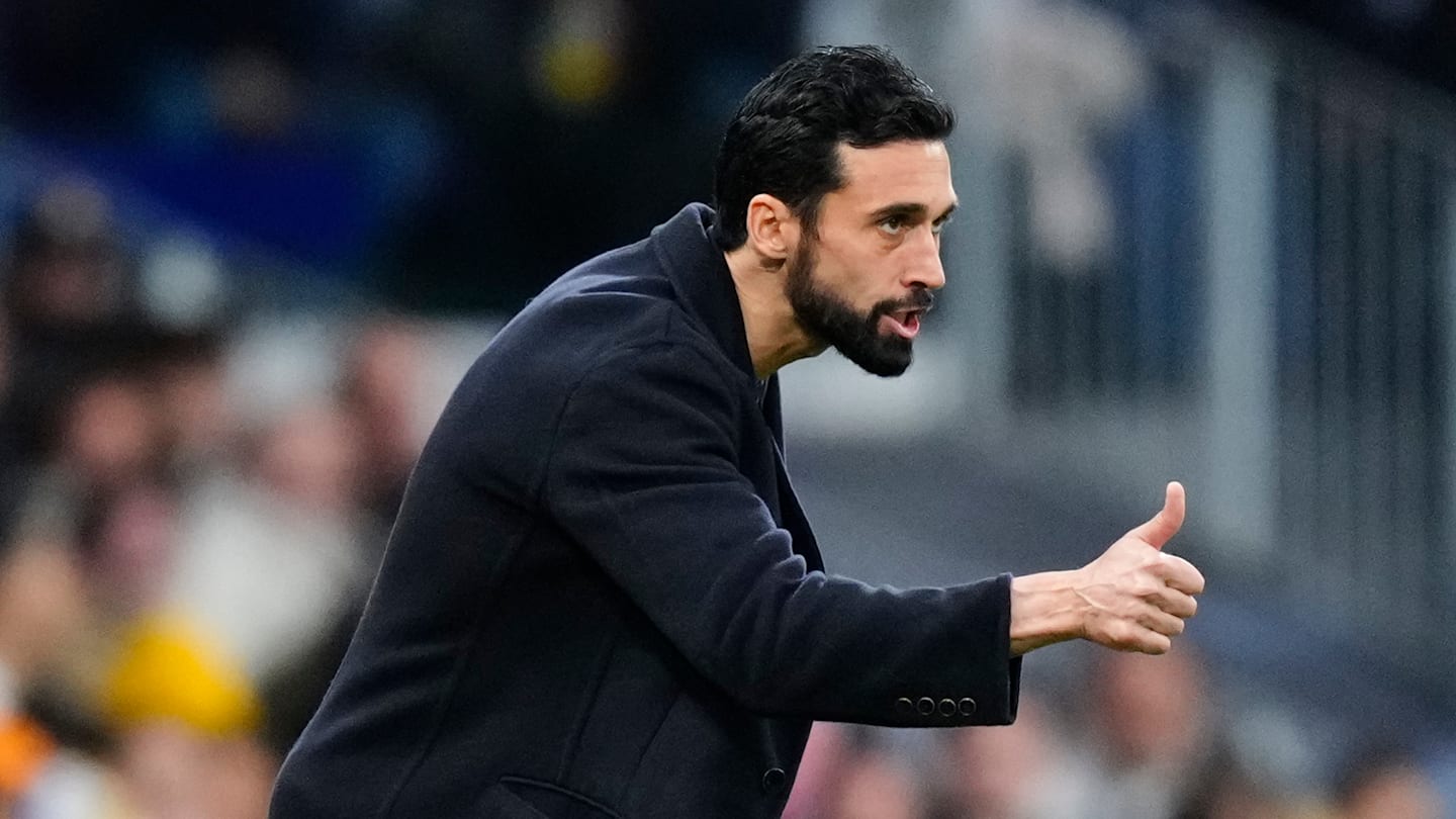 Real Madrid hold advantage in race with Manchester United for €20m midfielder