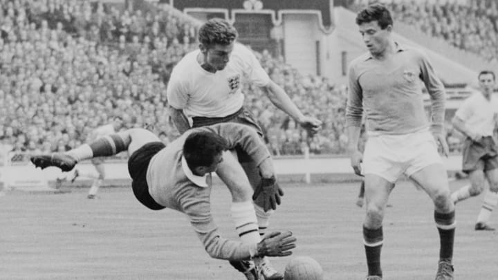 Der moderne Fußball entstand in der Mitte des 19. Jahrhunderts Der moderne Fußball entstand in der Mitte des 19. Jahrhunderts