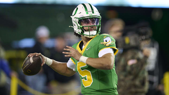 Oregon is a home favorite against USC in college football Week 13 action.