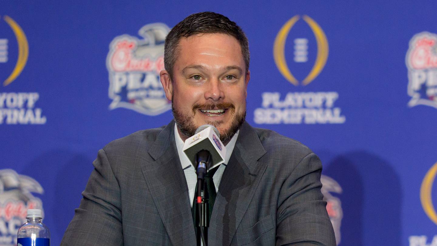 Dan Lanning Offers Insight on the Oregon Linebacker Stepping Into the Spotlight