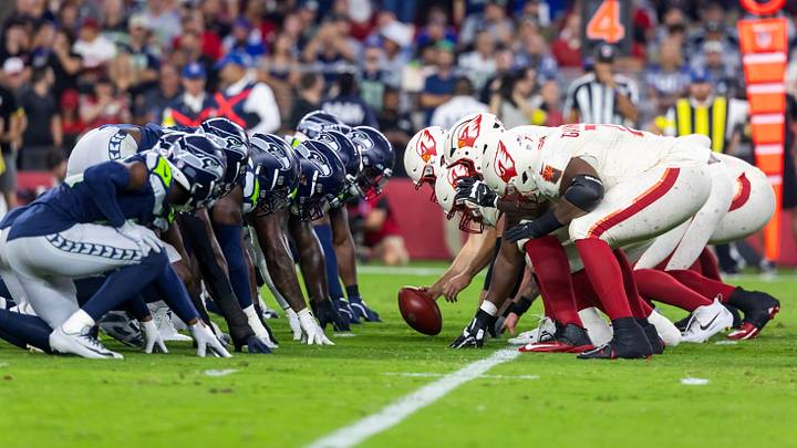 Arizona Cardinals prepare to snap the ball against the Seattle Seahawks. Arizona Cardinals prepare to snap the ball against the Seattle Seahawks.