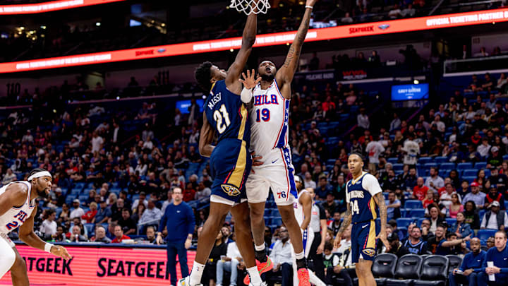 Mar 24, 2025; New Orleans, Louisiana, USA; Philadelphia 76ers forward Justin Edwards (19) dribbles to the basket against New Orleans Pelicans center Yves Missi (21) during the first half at Smoothie King Center. Mandatory Credit: Stephen Lew-Imagn Images Mar 24, 2025; New Orleans, Louisiana, USA; Philadelphia 76ers forward Justin Edwards (19) dribbles to the basket against New Orleans Pelicans center Yves Missi (21) during the first half at Smoothie King Center. Mandatory Credit: Stephen Lew-Imagn Images