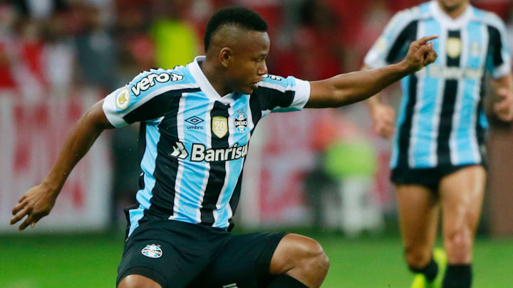 El colombiano Jaminton Campaz del Gremio es del interés de Santos Laguna, ya que sería uno de los sacrificados ante la llegada de Luis Suárez al club.