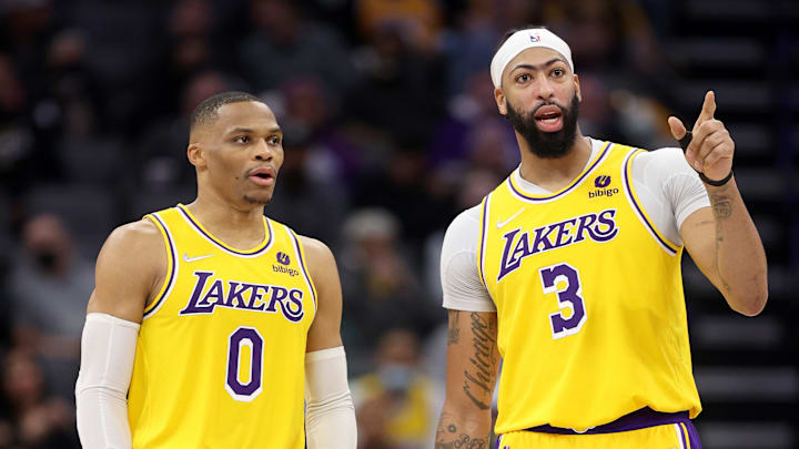 Los cambios por Westbrook y Davis dejaron a los Lakers sin mucho material de draft