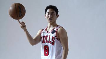 Bulls Re-sign Yuki Kawamura to Two-Way Contract
