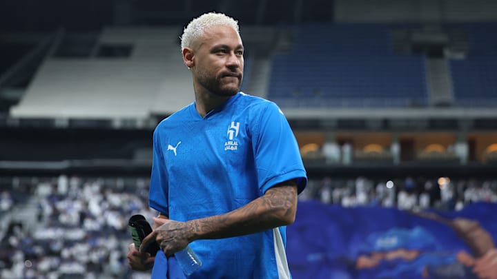 Neymar segue contratado pelo Al-Hilal enquanto aguarda movimentos do Santos