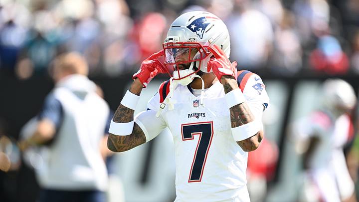 Sep 27, 2026; Jacksonville, Florida, USA; New England Patriots cornerback Carlton Davis III (7) warms up before a game against the Jacksonville Jaguars at EverBank Stadium. Mandatory Credit: Melina Myers-Imagn Images Sep 27, 2026; Jacksonville, Florida, USA; New England Patriots cornerback Carlton Davis III (7) warms up before a game against the Jacksonville Jaguars at EverBank Stadium. Mandatory Credit: Melina Myers-Imagn Images
