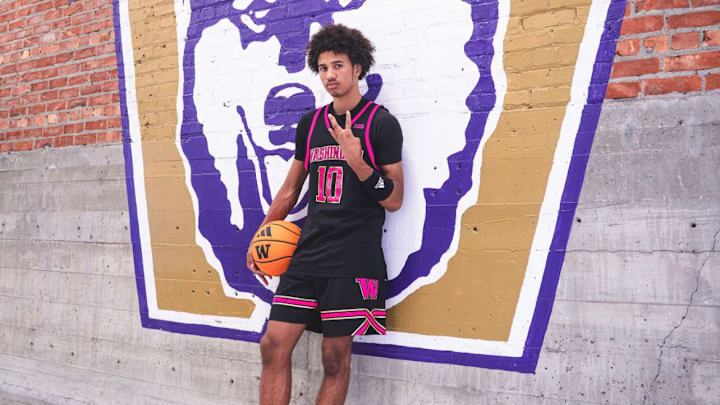 Jalen Davis has the UW recruiting him aggressively.